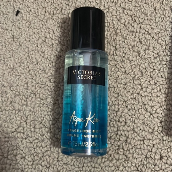 Victoria Secret Bundle - Picture 2 of 3